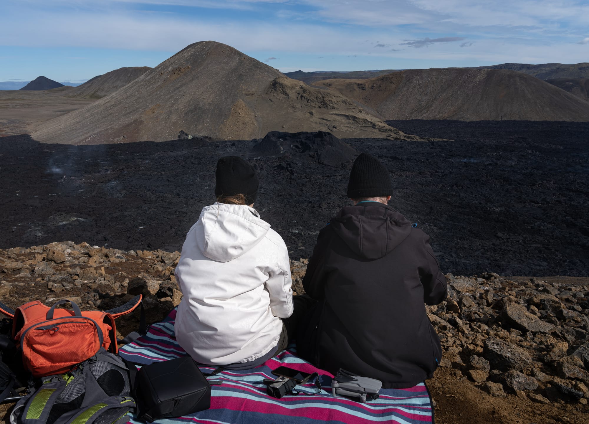 Comparatif des excursions volcaniques au départ de Reykjavík (2026) : randonnées, hélicoptères et l'option sans marche