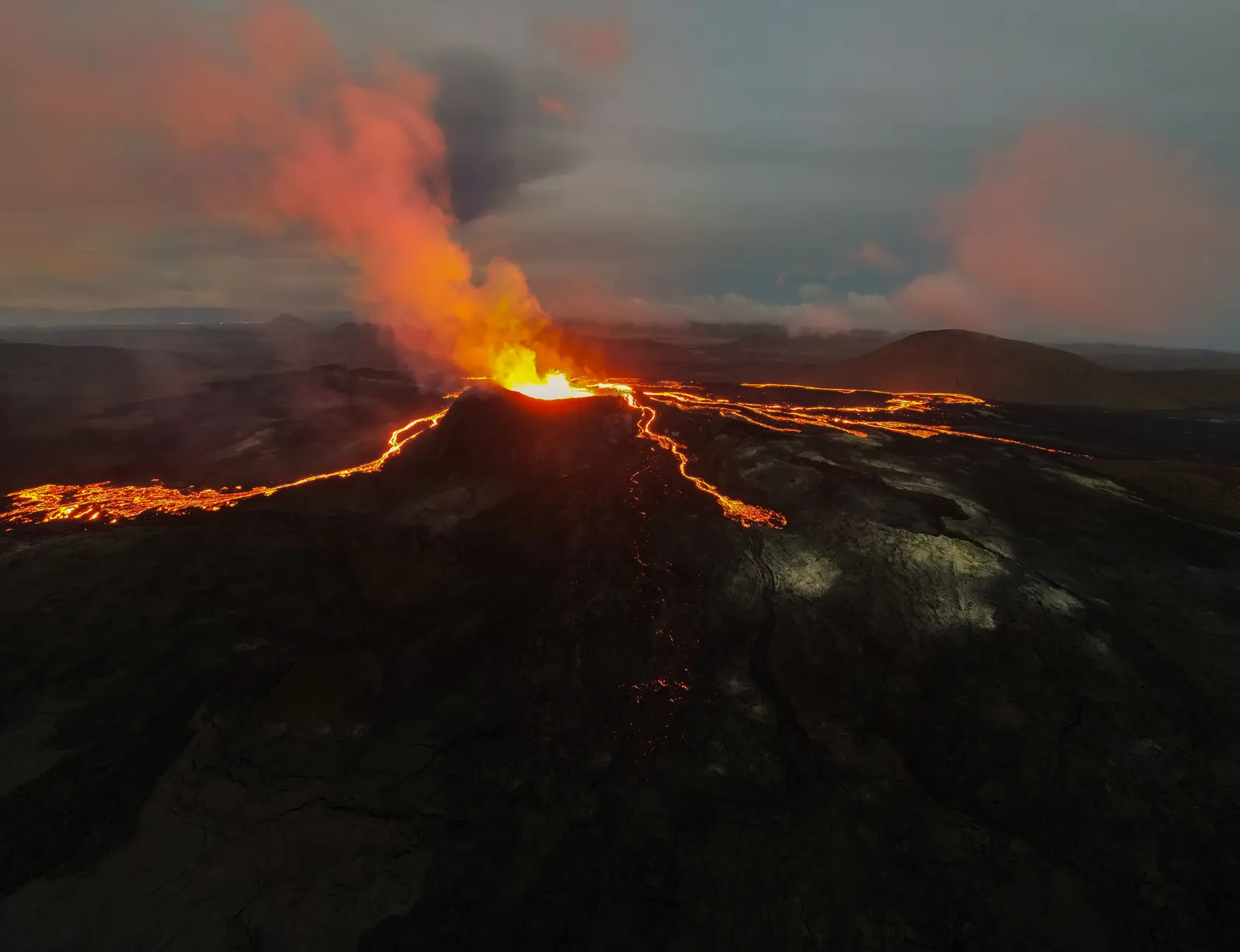 Fagradalsfjall en éruption vu du ciel pendant les événements de 2021-2023 — une ampleur que seul un survol peut révéler